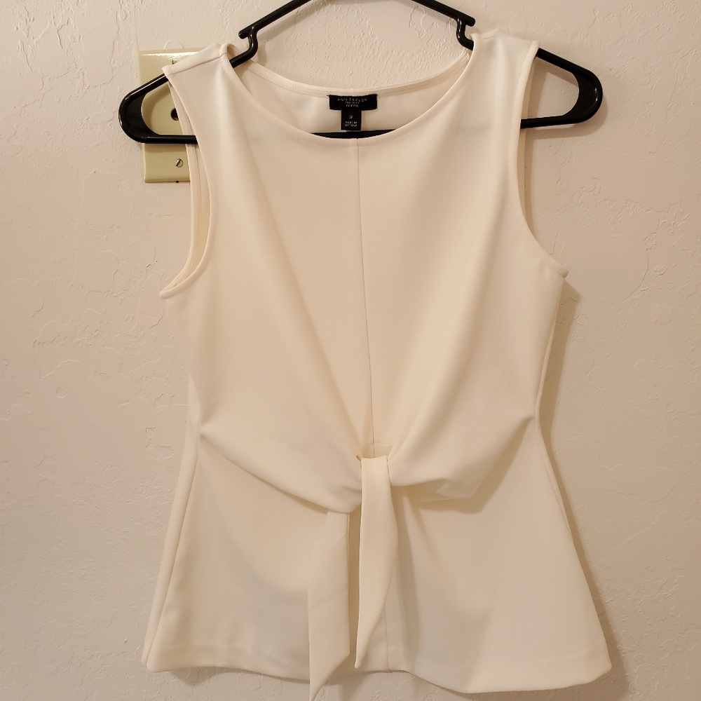 🛍 ANN TAYLOR TANK TOP